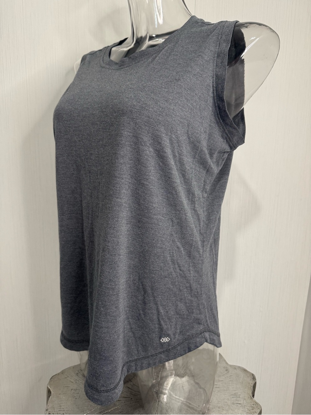 LEG3ND Tank Top. Large. Grey.